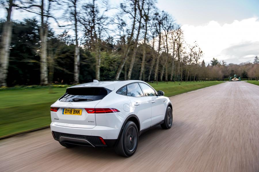  Jaguar E-Pace D150 2018 года  (UK) (фото 21 из 39)